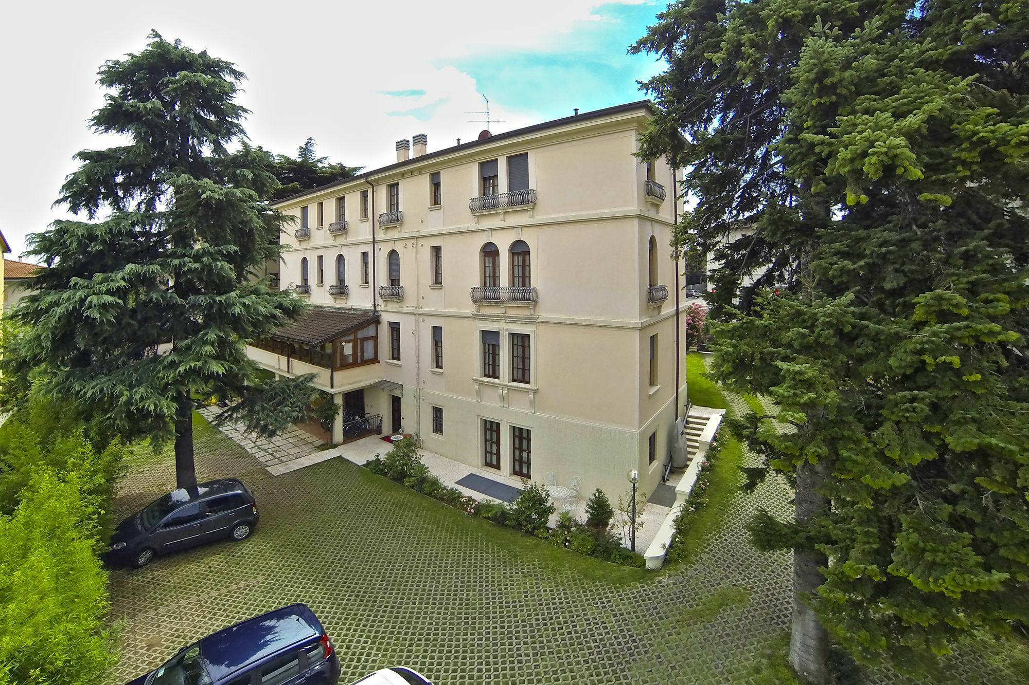 Apart-hotel Mainard